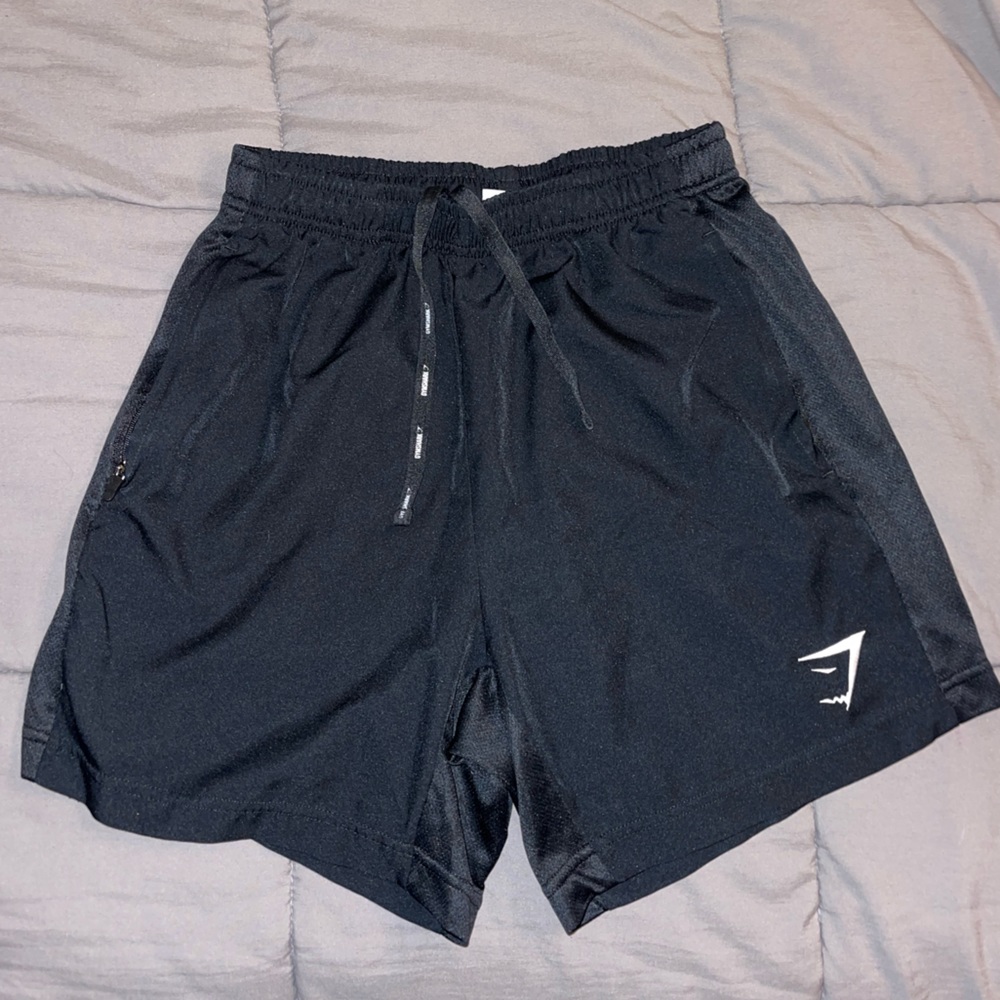 Men’s Gymshark shorts with drawstrings & zipper pockets